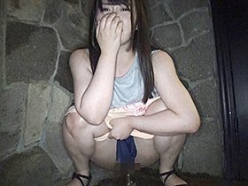 どこでもおしっこ！素人娘の大放尿37人 スロー再生でじっくり鑑賞できるマニア向け映像2　サンプル画像07